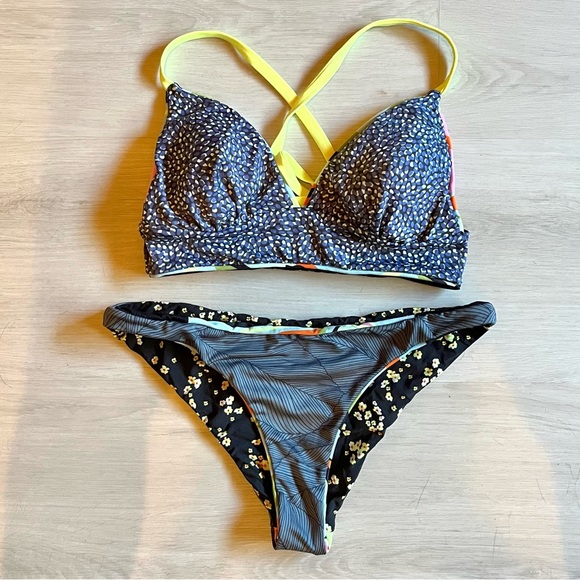 Maaji Floral Reversible Bikini Set Size S - Picture 5 of 7
